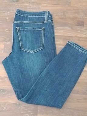 GAP Women’s Skinny Jeans in Dark Blue Wash